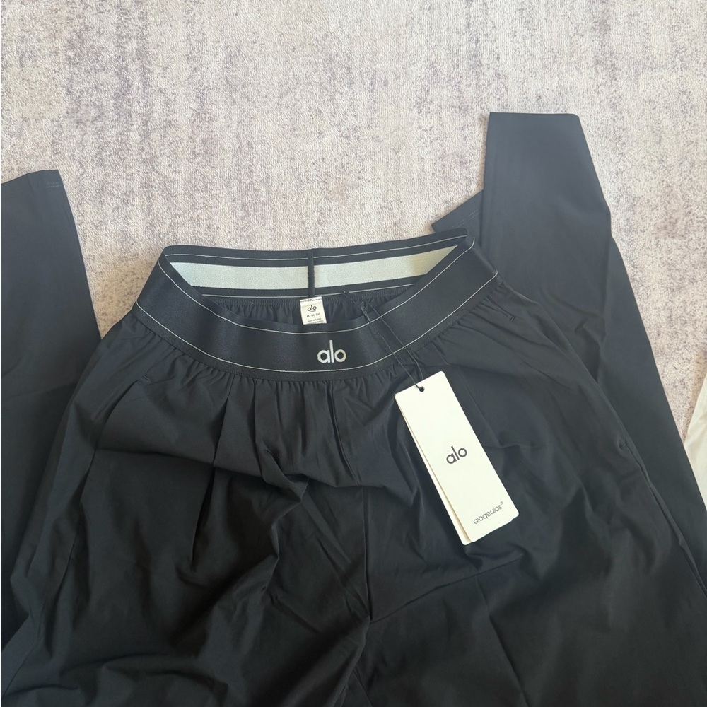 ALO Yoga women  Black Joggers